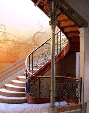 درج فندق Tassel الشهير من تصميم Victor Horta.  اكتمل في ١٨٩٤. تصوير هنري تاونسند