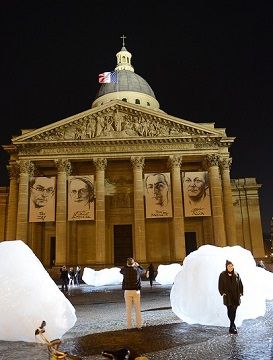 Olafur Eliasson's Ice Watch installation in Paris (2015)