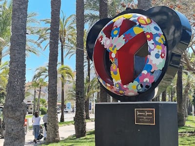 <i>Peace and Love Around the World</i> (AKA <i>Peace and Toon</i>) (2016) by French artist Thierry Trivès combines psychedelic 1960s imagery with the form of Mickey Mouse's head.