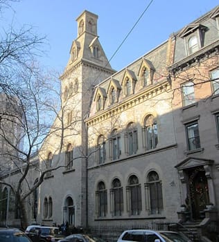 2013 photograph of Our Lady of Lebanon Cathedral (1844-46) in Brooklyn Heights, New York